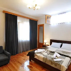 https://mias-apartment.alltbilisihotels.com